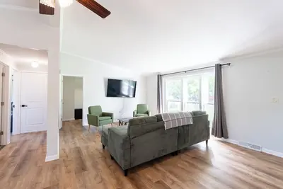 Image de 3-bedroom house on the lake with marina and boat ramp