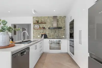 Image de Northcote 3br near High St, Train and Tram & Sunny Deck