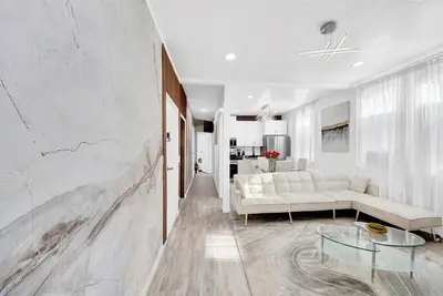 Image de Luxury 4br Sleeps 16 • Free Parking • Walk to Train • Near Nyc