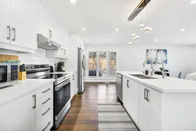 Image de Luxury Estate+Renovated 3 Bd+65\" Tv+Wfh+Sleeps 9