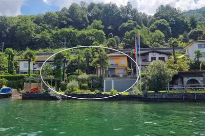 Image de Vacation apartment with private sunbathing lawn right on the water with lake access