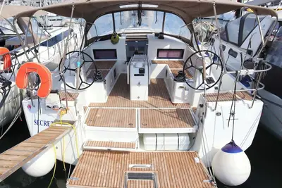 Image de Sun-Kissed Sailing Adventure in Islas Sarónicas