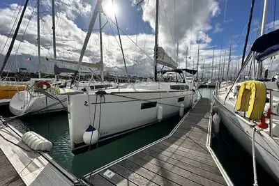 Image de Sun-Kissed Sailing Adventure in Antiguo Puerto de La Rochelle