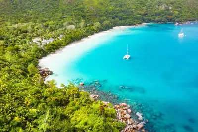 Image de Seychelles Sun-Soaked Sailing: A Pristine Beach Experience from Praslin