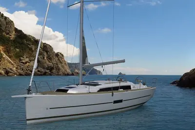 Image de Sun-Kissed Sailing Adventure to Viejo Puerto from Marseille