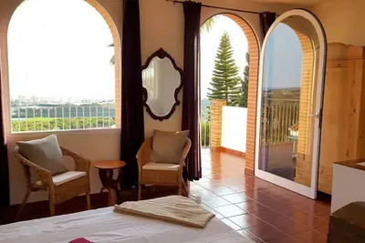 Image de Maison de campagne « Villa Miramar » avec vue mer, Wi-Fi et climatisation