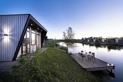 Image de Modern chalet with exceptional lake and river views, private garden and fenced p