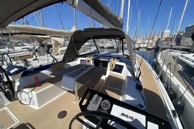 Image de Sun-Kissed Sailing Adventure to Viejo Puerto from Marseille