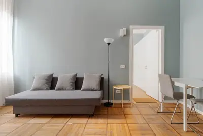 Image de Elegant flat of 60m2, perfect for 4 people, located on the first floor with lift. The accommodation is in Missori, in the heart of Milan’s historic center, a few steps from the Duomo, near Velasca Tower and Palazzo del Novecento. Well-connected area (M3