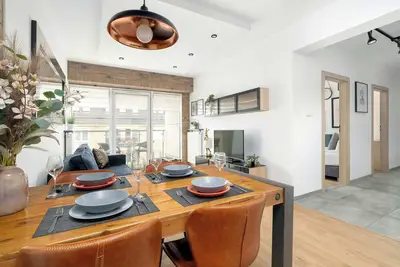 Image de Spacious Apartment | 2 Bedrooms, Parking, Balcony in the Center