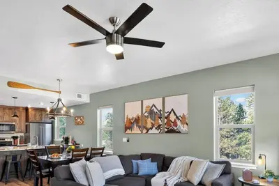 Image de Pet-friendly adventure hub with Ac near downtown and Brundage