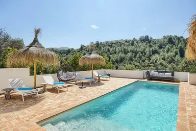 Image de Luxury spacious detached villa with private pool, large terrace and 7 bedrooms!