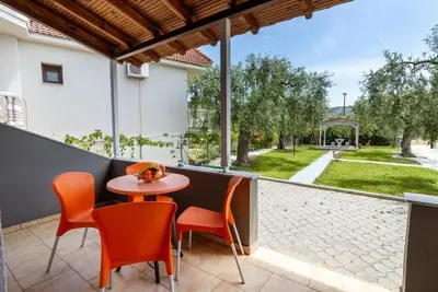 Image de Studios River - Potos Poolside Nest w/ Garden View