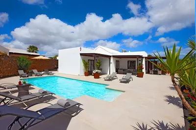 Image de Villa de vacances « Montana » avec piscine privée, terrasse privée et Wi-Fi