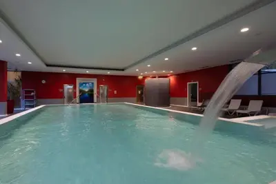 Image de Adventure Into Arnsberg Forest From Pool Room With Pet Access