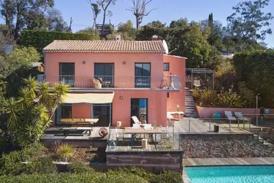 Image de Villa - vue exceptionnelle sur la mer et le massif de l'Esterel. Proche Cannes