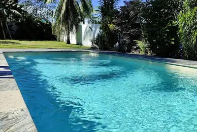 Image de Appart Ti coin trankil entièrement rénové avec piscine, proche plage  et randos!