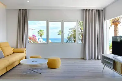 Image de 3. 4 Deva Beach - Oceanview luxury 1 bedroom Villa