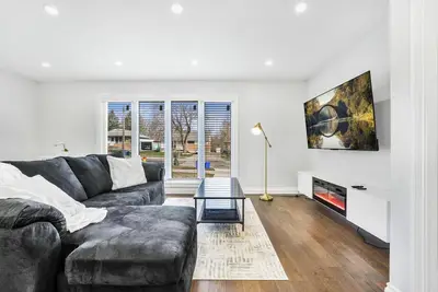 Image de Luxury Estate newly Renovated with 5 Bd and 65 inch Tv