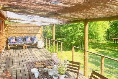 Image de A 20 mns des plages! Chalet en bois sur pilotis La Chaloupe, animaux acceptés