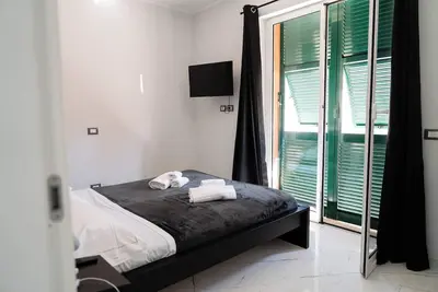 Image de Oasis of Peace in the Middle of Town: Modern, Quiet and Close to Transportation