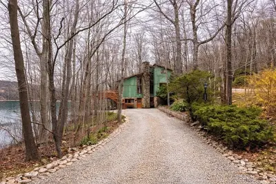 Image de The Homestead ski in ski out lake views sleeps 15