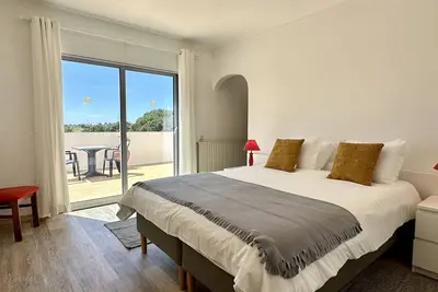Image de Happiness by Check-in Portugal