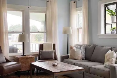 Image de Elegant Tulsa Oasis \nDesigner Style Near Downtown