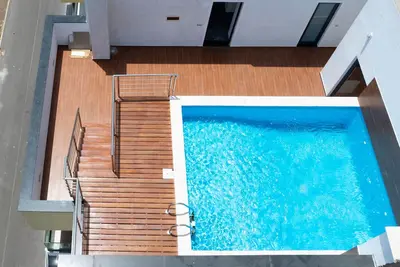 Image de Modern 2-bdr apt with rooftop pool - Lcgr