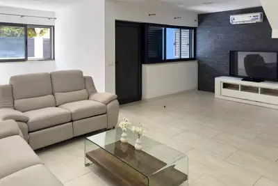 Image de Spacious 3-bdr house close airport - Lcgr