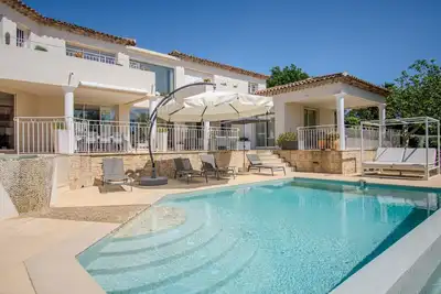 Image de Villa familiale avec piscine & jacuzzi à 200m de la mer – Grimaud