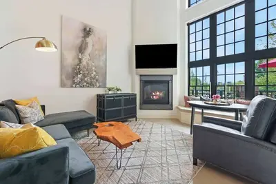 Image de Bend Brownstone -Rare Dt Retreat-Inquire for Price