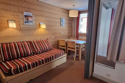 Image de 1er étage, piscine, sauna, terrasse, télévision, casier à ski, 24m², La Plagne