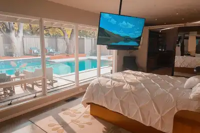 Image de Mid-Century Modern Oasis w/ Pool, Hot Tub & Fire Pit - Perfect World Cup Base
