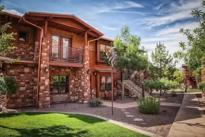 Image de Zion Canyon Base | 1 Unit | 0. 7 Miles to Zion Nature Center and Main Shuttle Hub
