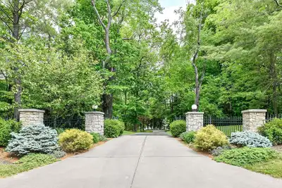 Image de Private 4-Acre Retreat! Hot Tub, Sauna! 7 Min to Zionsville Village