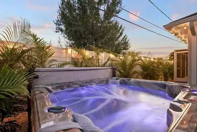 Image de Azure | Private Saltwater Pool & Hot Tub Near Beach