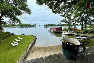 Image de 1000 Islands Cottage Rental with sandy beach and amazing view. Boat access only
