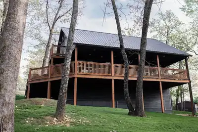 Image de Cozy Lake Escape: Unwind with Stunning Lake Views in New Eucha.
