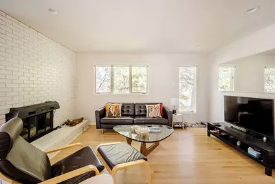 Image de An updated mid-century modern house in one of Boulder's best neighborhoods.