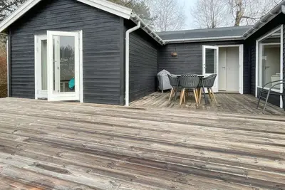 Image de Charmante maison à Kalundborg avec vue sur la mer.