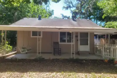 Image de Enjoyable 1 bed cozy cottage with Ac in charming New Port Richey on the river.