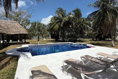 Image de Hacienda with its own cenote and volleyball courts