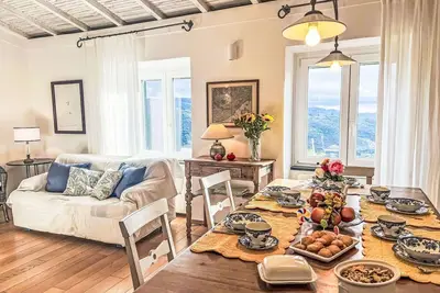 Image de Appartement dans une maison de vacances avec climatisation, Wifi, piscine, patio, vue panoramique