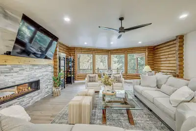 Image de Luxury McCall Lodge: Hike, Ski, Golf & More!