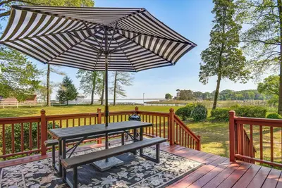 Image de Private Pier + Game Room: Waterfront Suffolk Home