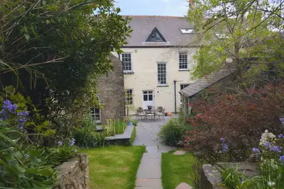 Image de The Secret Garden, pet friendly, country holiday cottage in Narberth