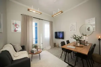Image de Maisonnette avec une belle terrasse
