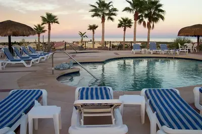 Image de Gate House | 2br/2ba | Pool & Beach Access | Playa de Oro