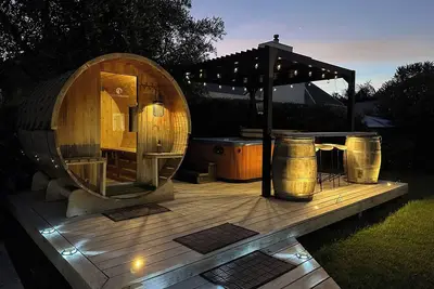 Image de Private Sauna + Ice Bath + Hot Tub Escape 5 min to Matakana